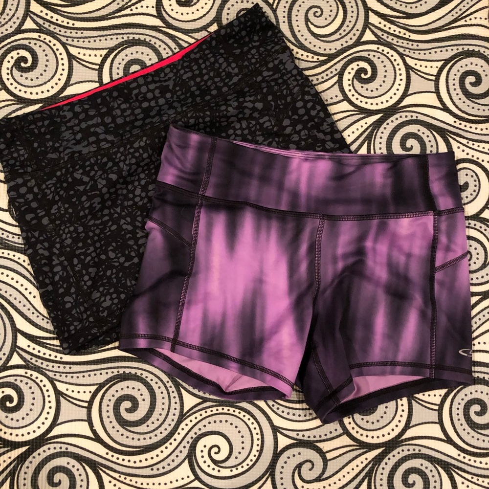 2 pair compression shorts size Medium